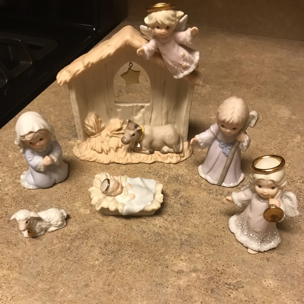 Enesco Heavenly Kingdom Nativity Figurines